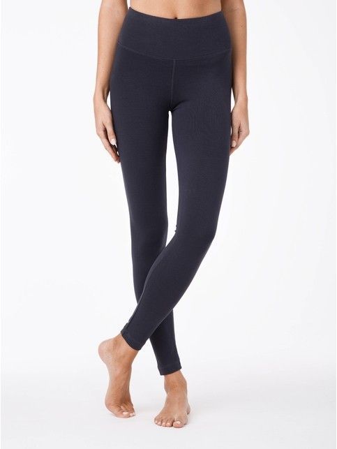 Leggings with a wide belt 