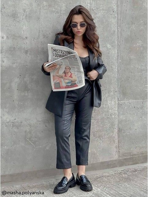 Cropped straight-leg trousers with high waist and dusty 