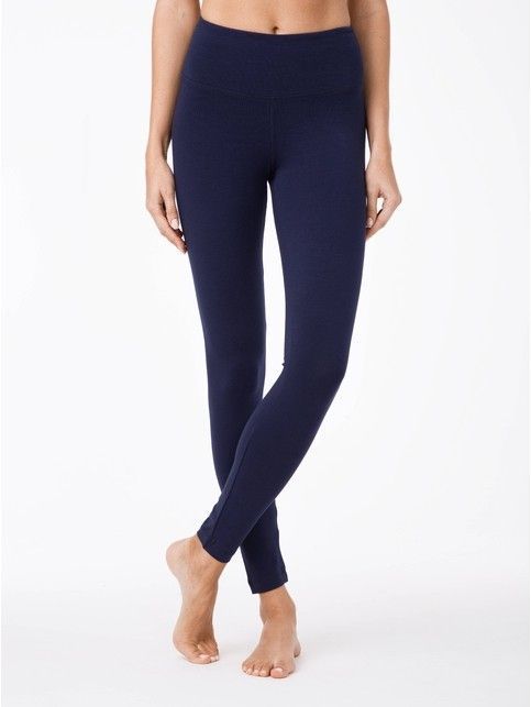 Leggings with a wide belt 