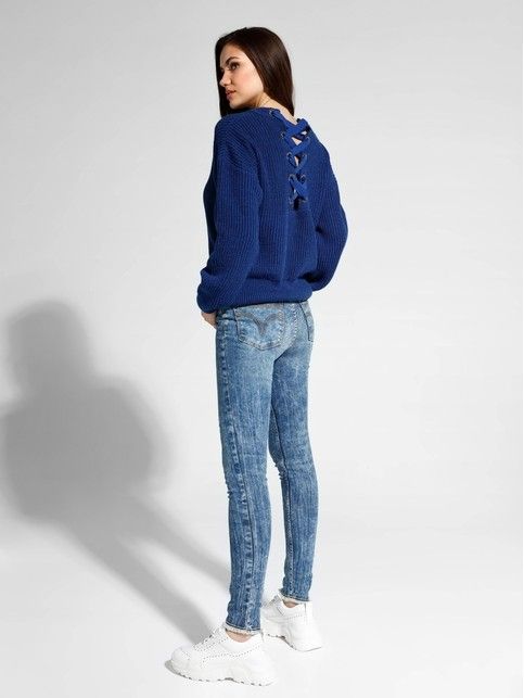 Stylish jumper made of voluminous yarn with lacing on the back LDK 073