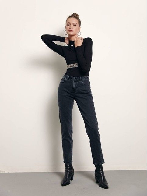CON-376 High Rise Relaxed Mom Jeans