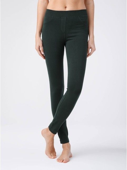 Modeling jeggings with a high rise SCARLETT