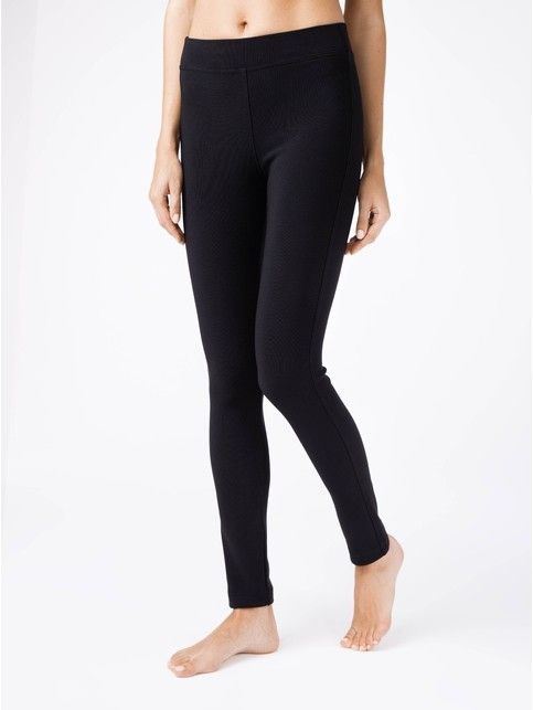 Modeling leggings with a high fit WONDER SLIM
