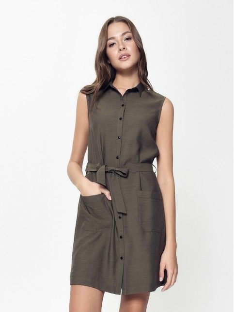 Sleeveless shirt gown with a light sheen LPL 915