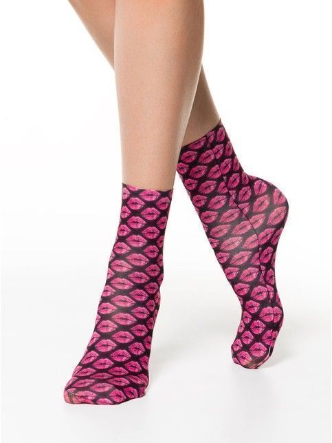 Lips patterned socks