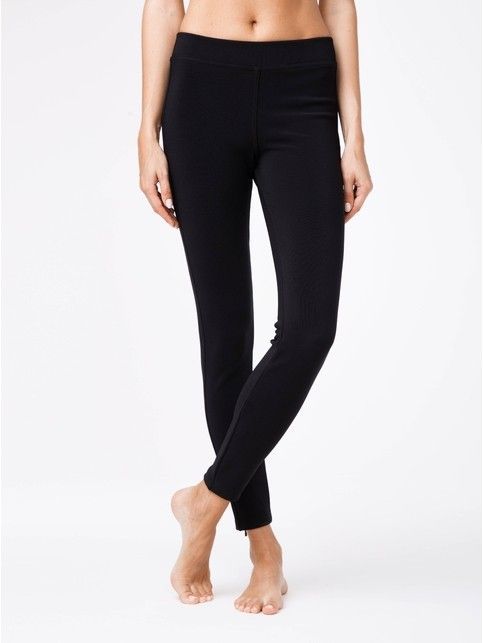 Modeling leggings with a high fit and zippers LEONARDA