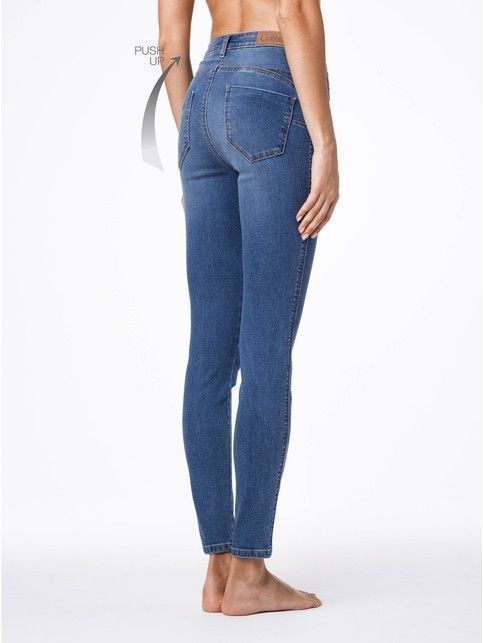 Modeling PUSH UP jeans with a high fit CON-41