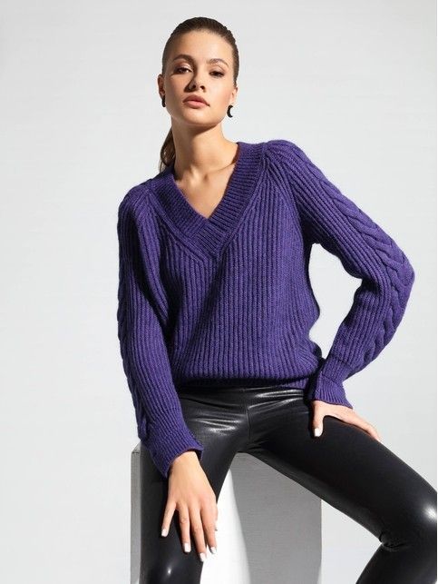 Knit pullover with braids of voluminous yarn with wool and mohair LDK 085