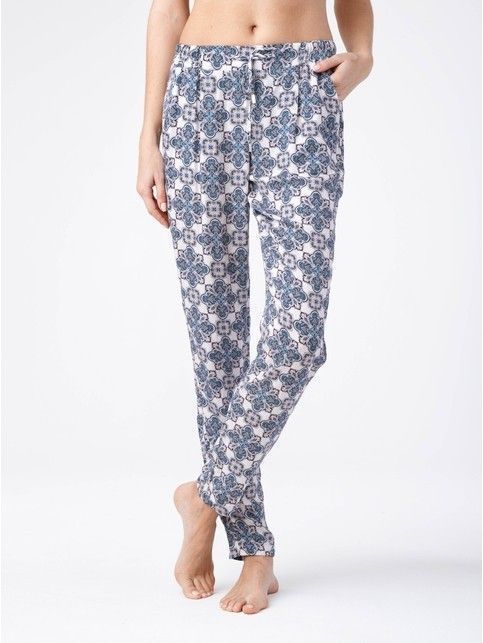 Light trousers of a free cut LATINA