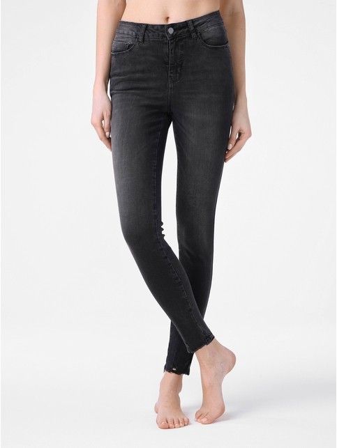 Modeling eco-friendly jeans super skinny with a high fit CON-171 Lycra®
