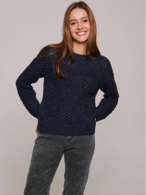 Jumper with a textured pattern made of premium quality yarn LDK 121