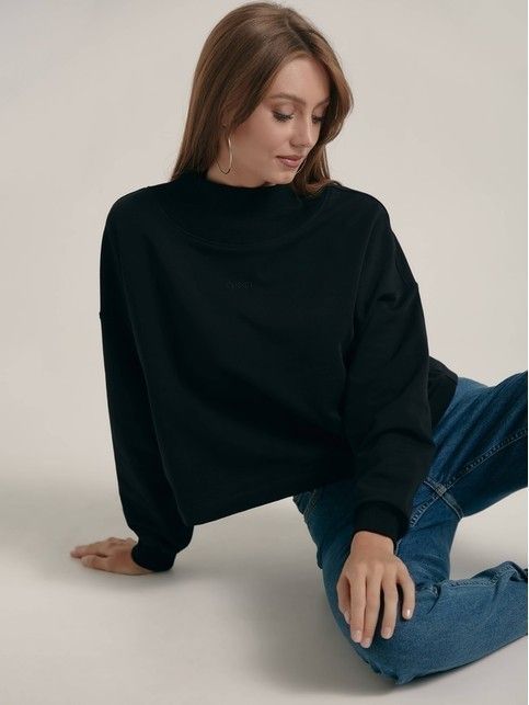 Sweatshirt on fleece with a wide neckline and 