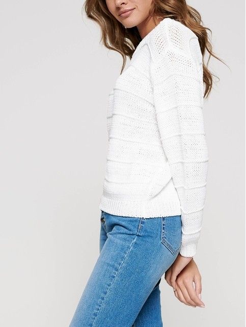 Knit pullover with textured pattern made of bulk yarn LDK 094