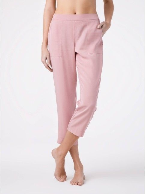 Cropped trousers with the 