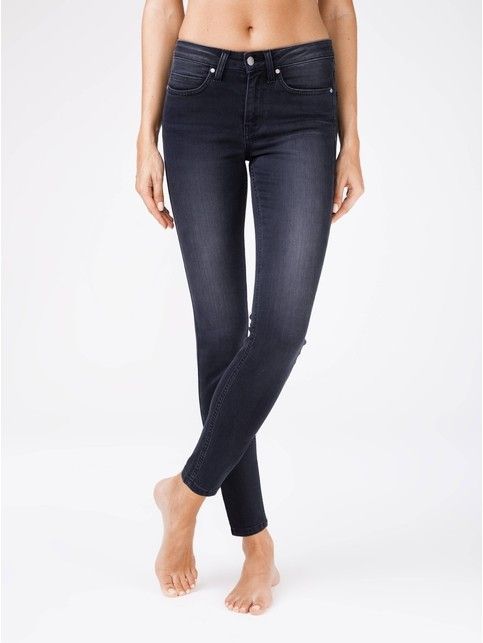 Modeling jeans made of premium denim 