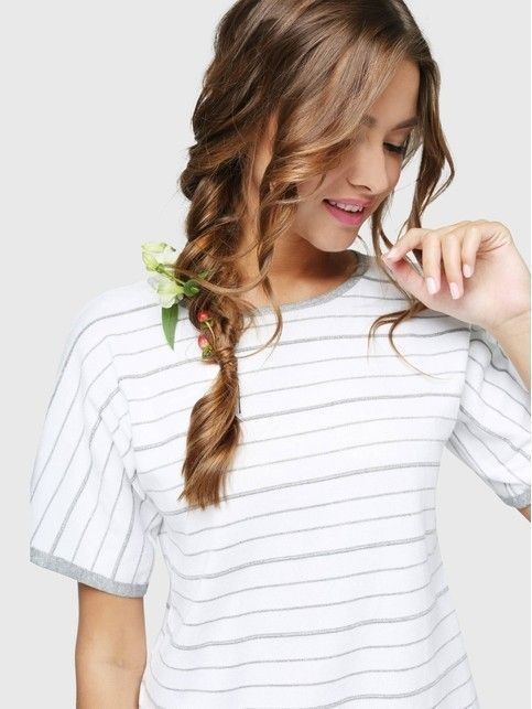 Knitted jumper with short sleeves and side slits LDK 016
