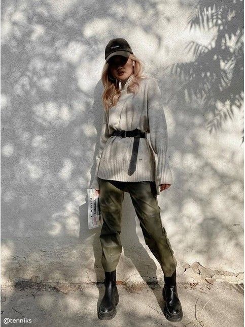 Cropped straight-leg trousers with high waist and dusty 