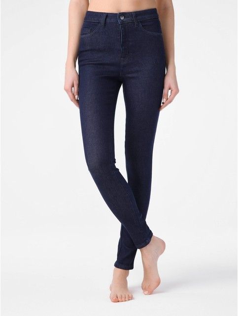 Modeling eco-friendly jeans skinny with a super high fit CON-175 Lycra®