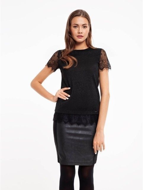 Stylish jumper with short sleeves and lace trim 850
