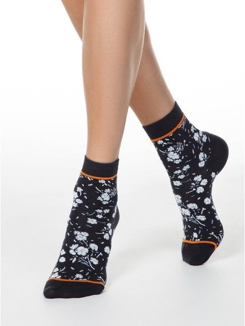 Cotton socks with flowers pattern