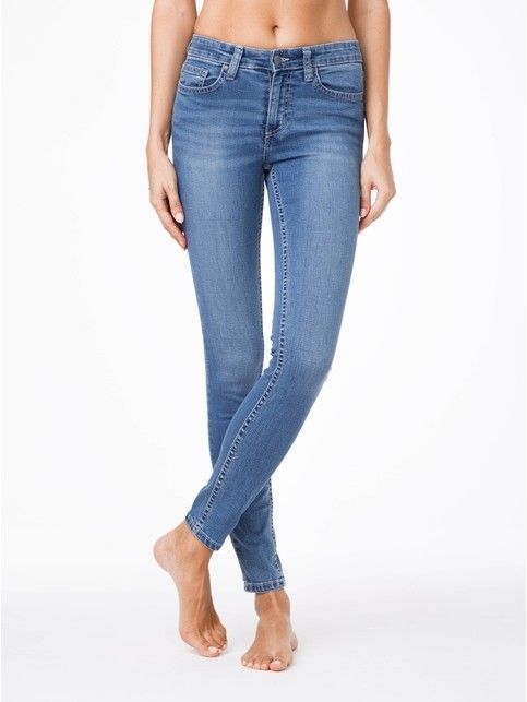 Modeling jeans Skinny with a medium fit 4640/4915L